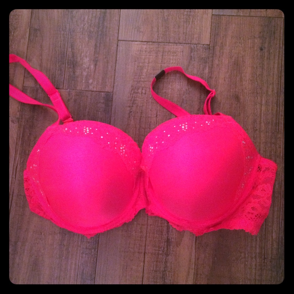 NWOT Victoria Secret Dream angels bra. Size 40 D
