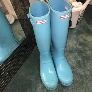 Light blue hunter boots ☔️