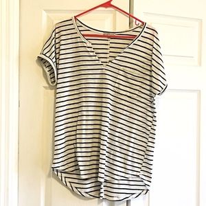 Stripped Pocket T✌🏻