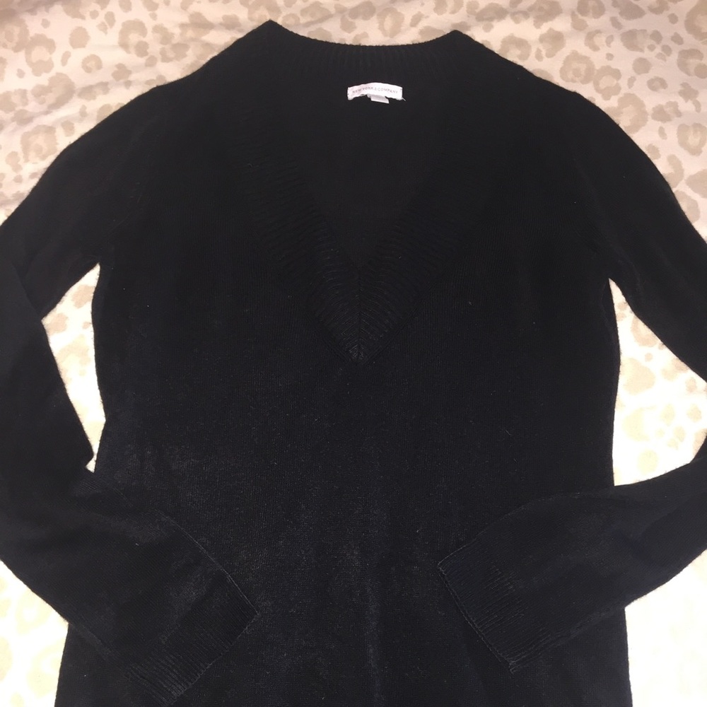 New York and Company v neck sweater