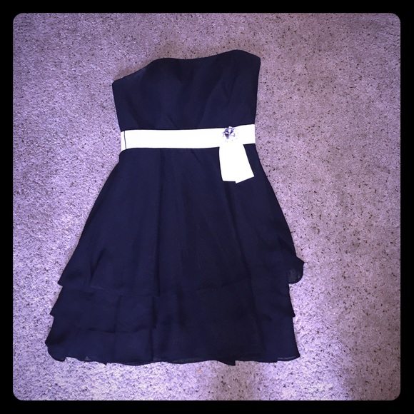 Cocktail dress (size 10) fits like 6/8 - Picture 1 of 3