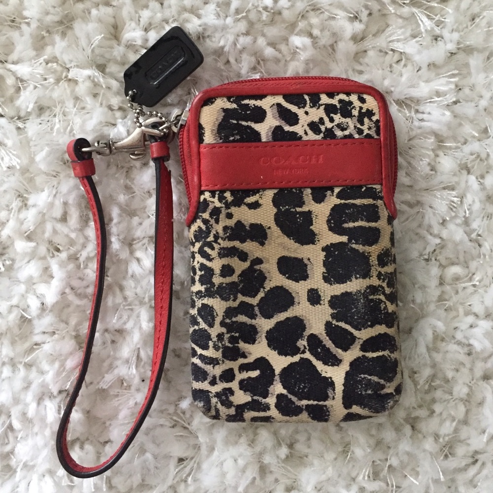 LAST CALL🎉 Authentic Coach leopard print wallet