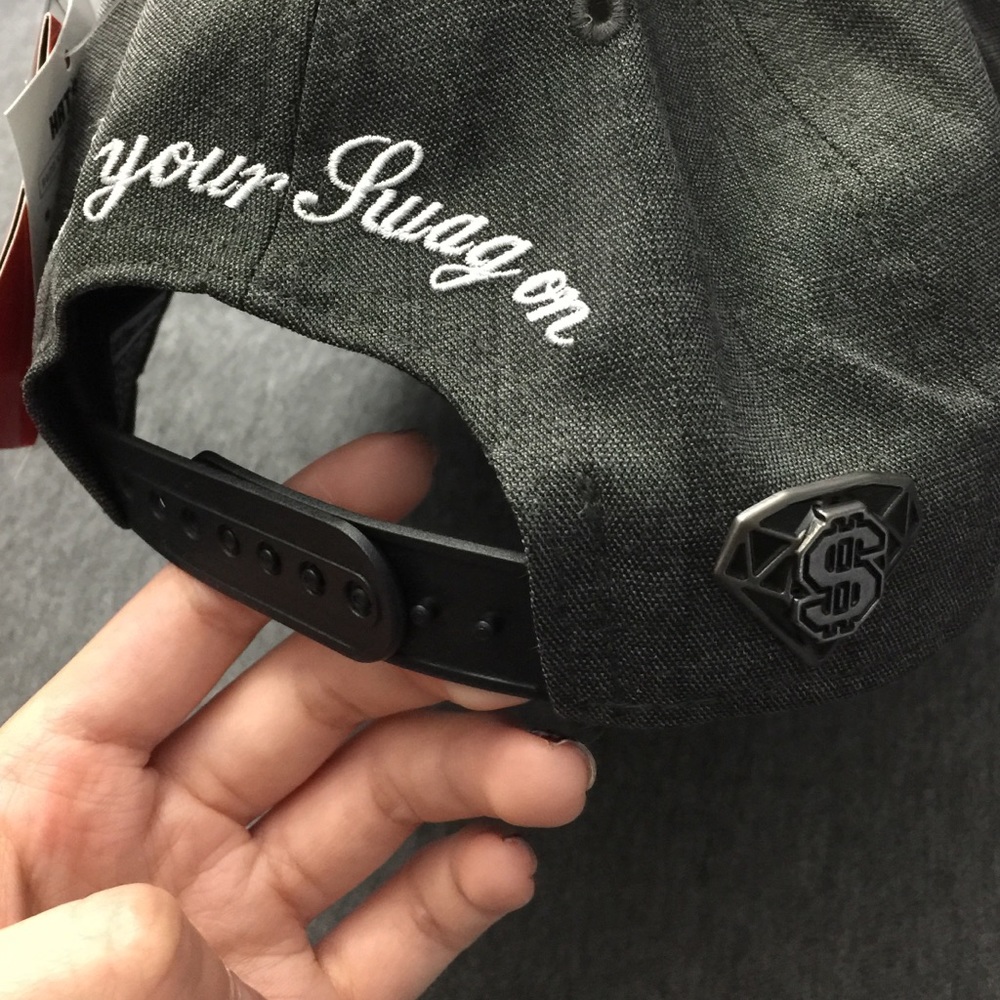 Hat - Picture 3 of 3