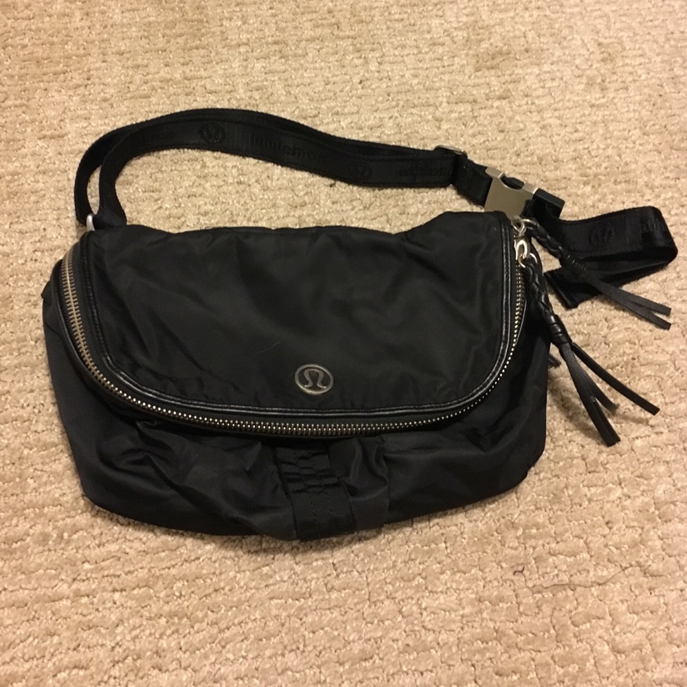 Lululemon fanny pack
