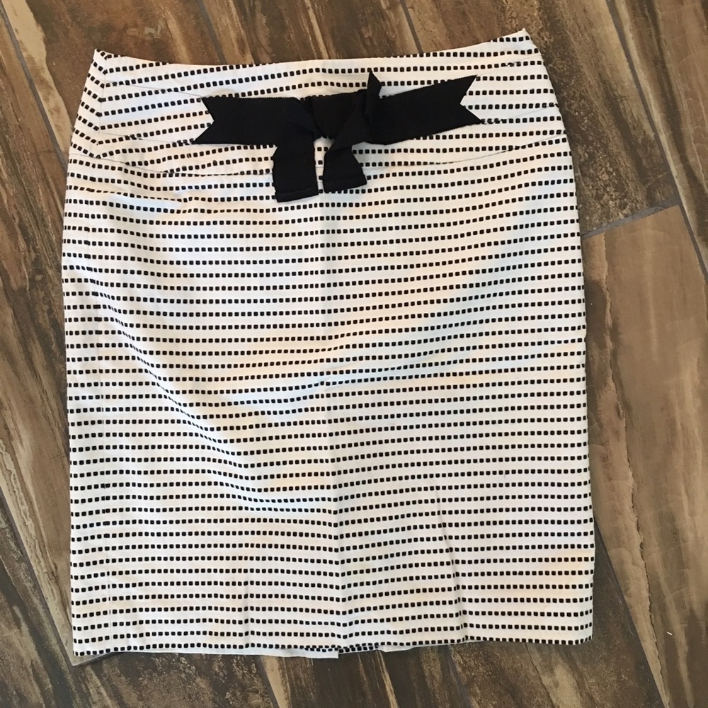 Ann Taylor Loft, Sz 0 Skirt w/ Adorable Bow Accent