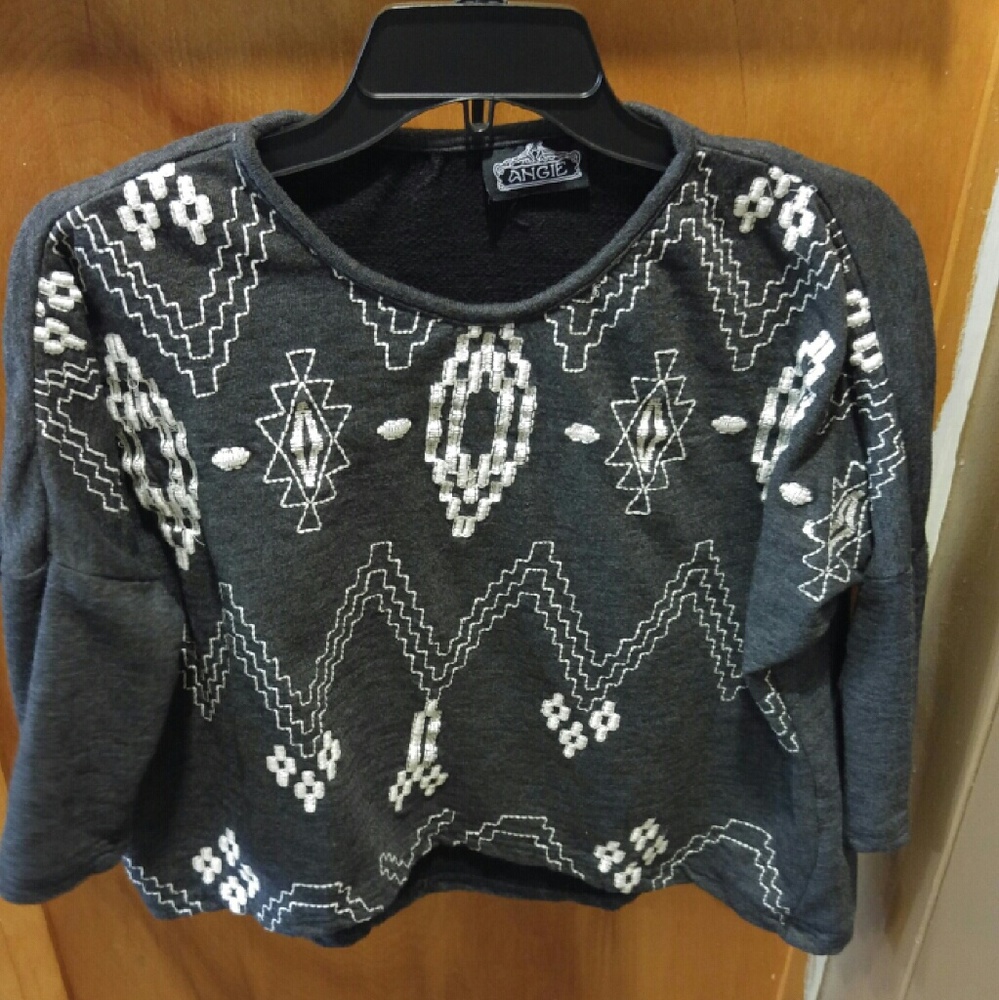 Cozy embroidered quarter sleeve shirt