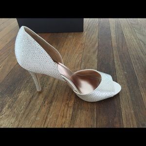 Brand new Badgley Mischka Mitzi heels size 8.5