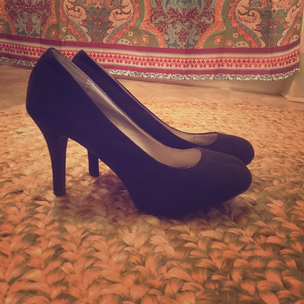 Black Suede Pumps