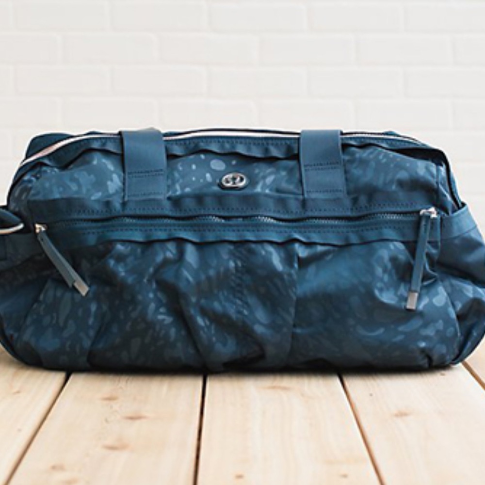 Lululemon Gym to Win Petal Camo Fuel Green NWT