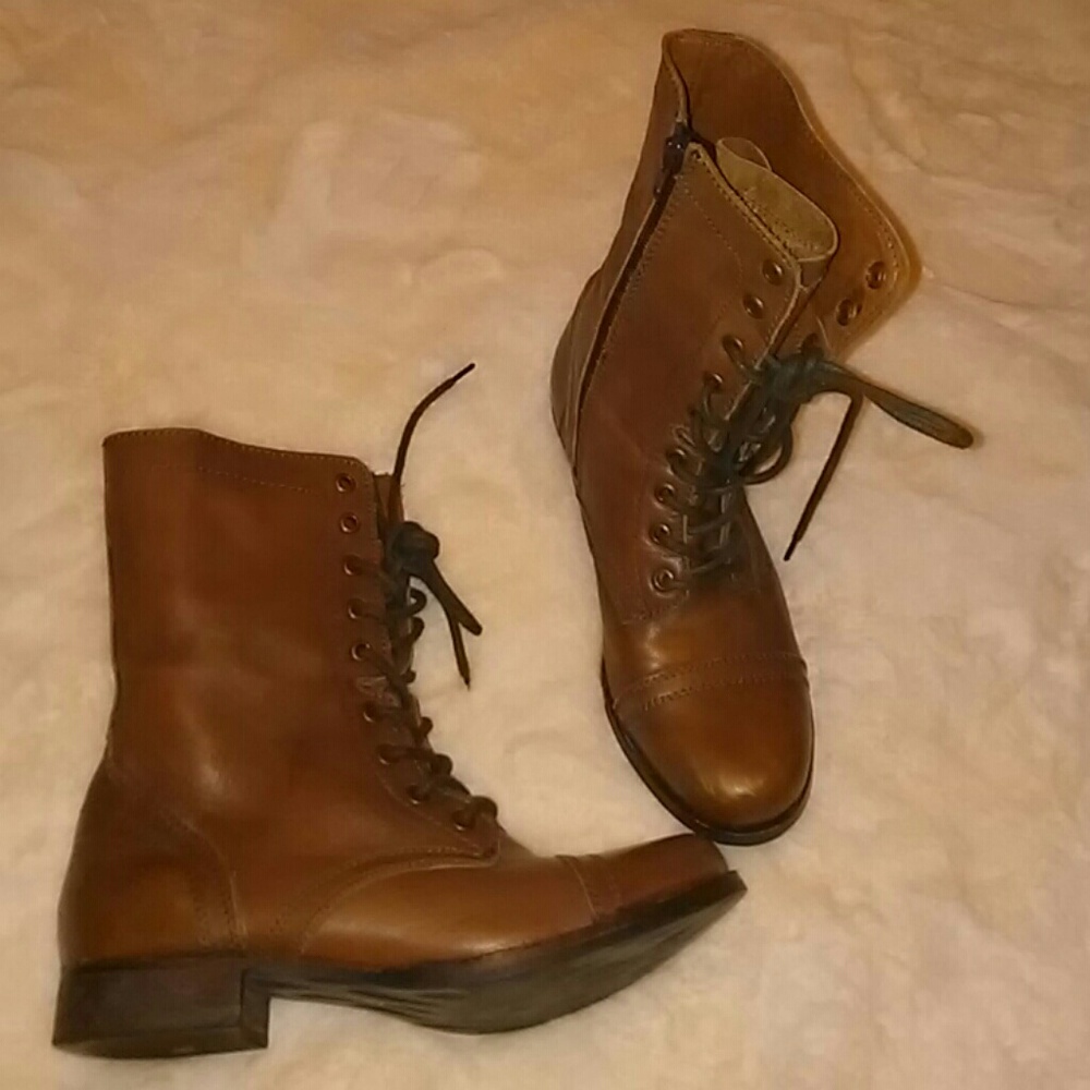 Combat boots