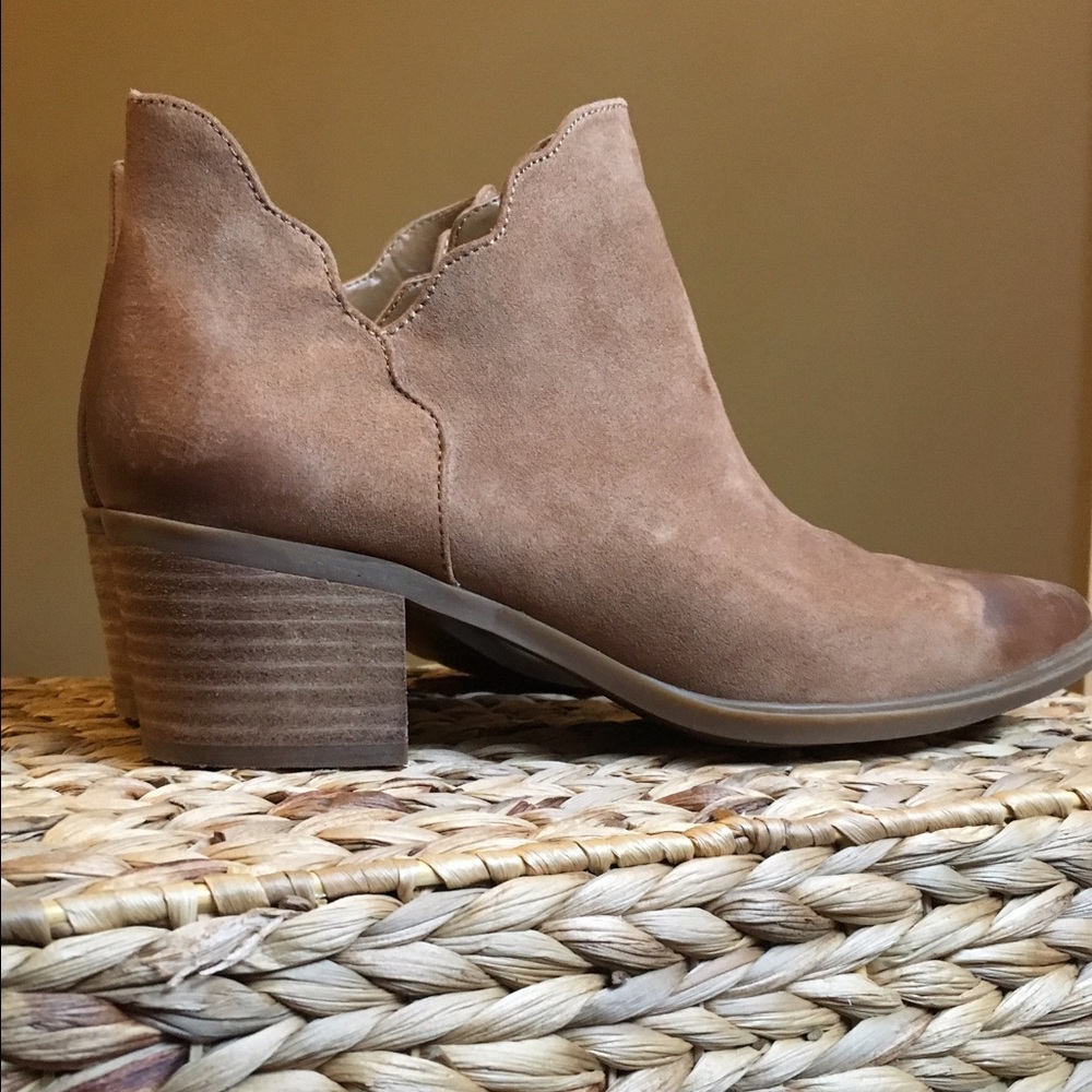 Betsey Johnson tan booties