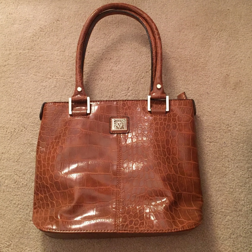 Textured handbag