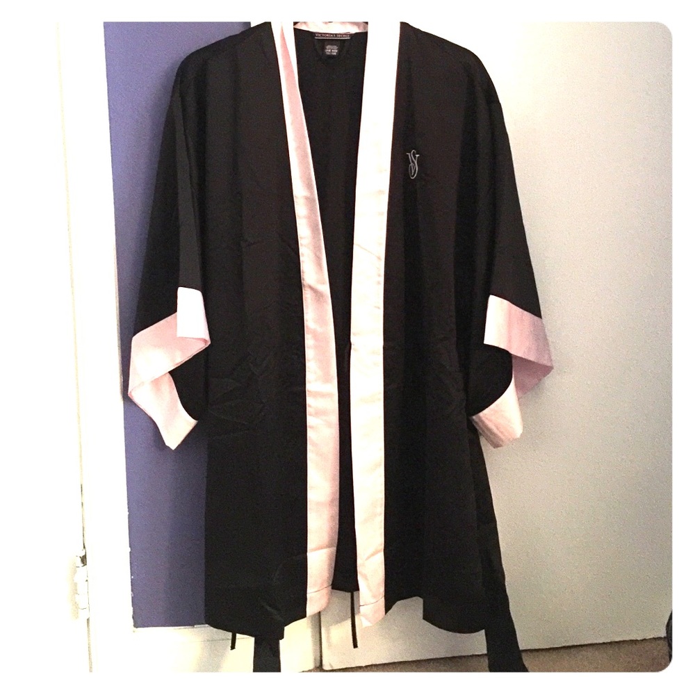 ✨Brand new Victoria's Secret Kimono Robe ✨