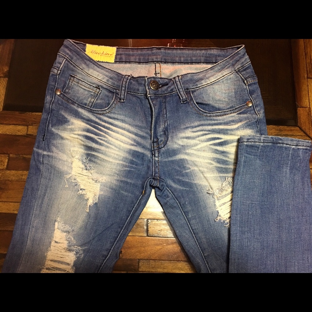 Distressed skinny jeans