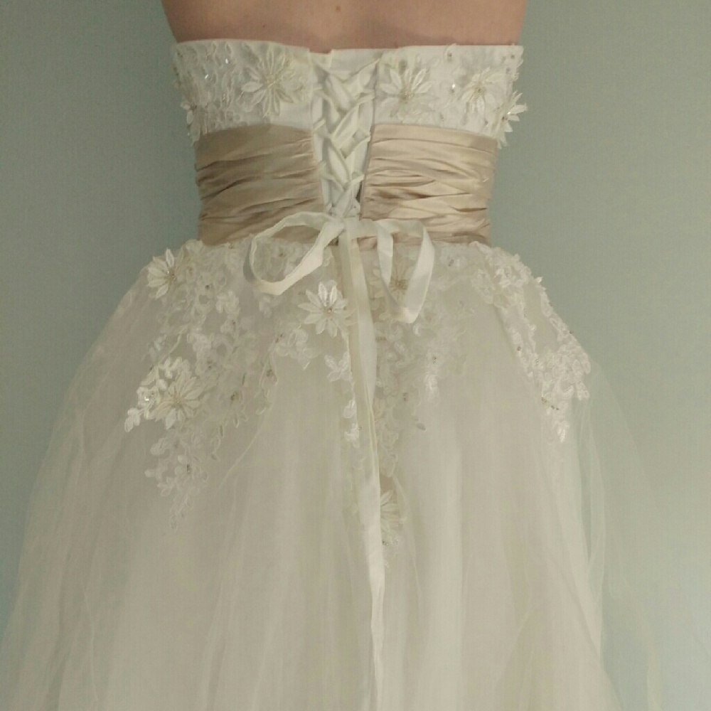 Ivory t-length wedding dress - Picture 4 of 8