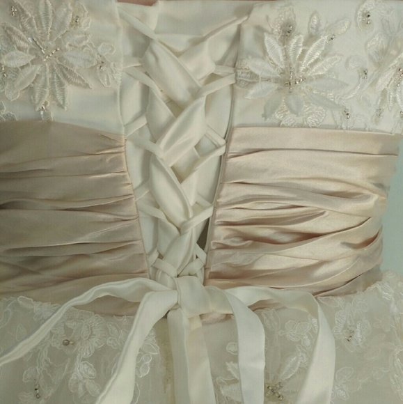 Ivory t-length wedding dress - Picture 2 of 8