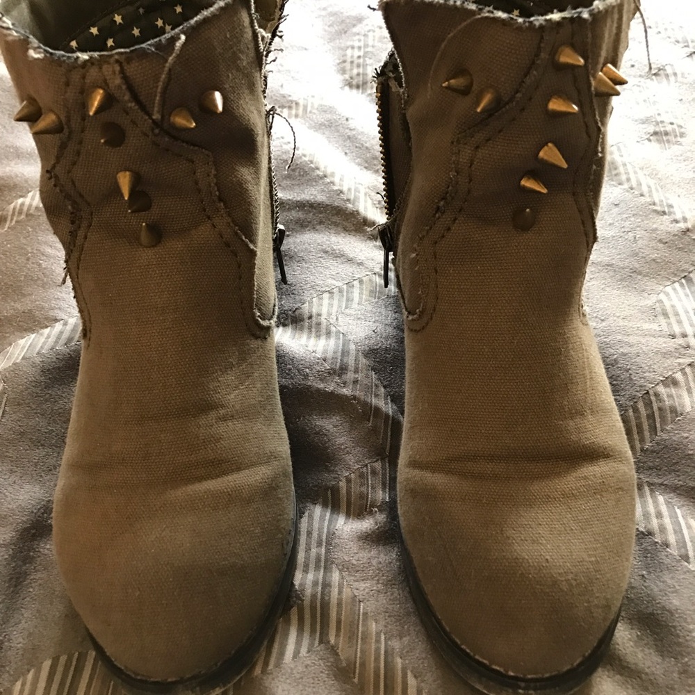 Olive spiked boots