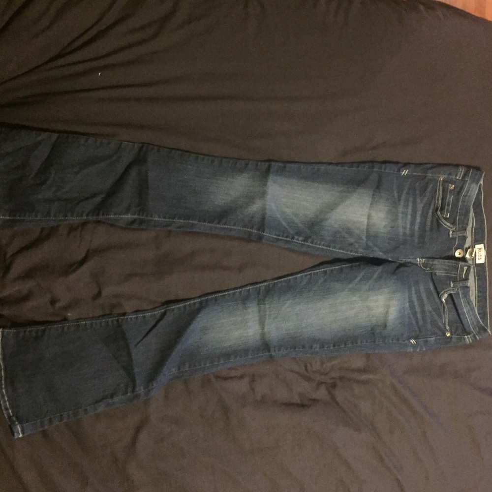 Junior Mudd jeans size 9. Flared bottoms.