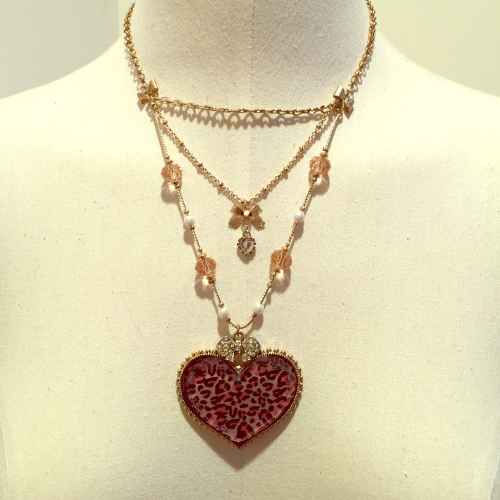 Betsy Johnson heart pendant necklace