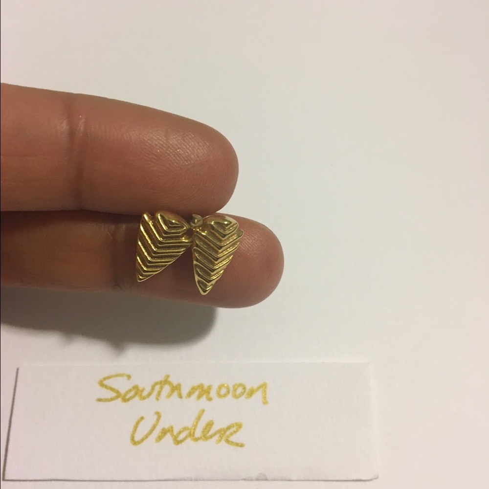 Gold arrow foxy earring from Southmoon under