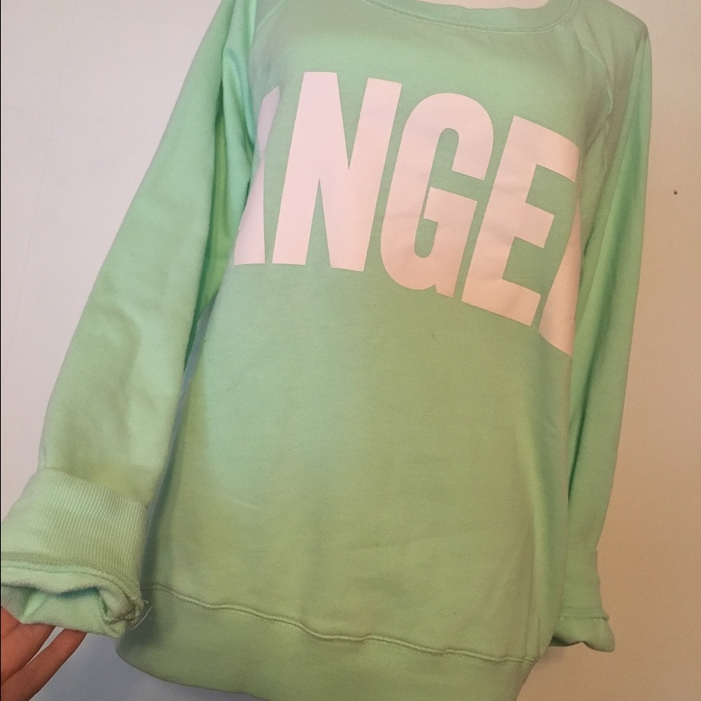 VS Scoop Crew Sweater