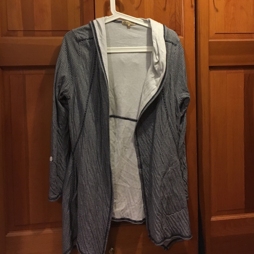 Cute hoodie with button sleeves