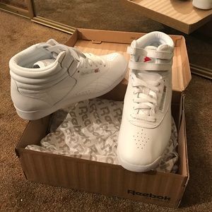 Women femmes Reebok white classic size 8.5