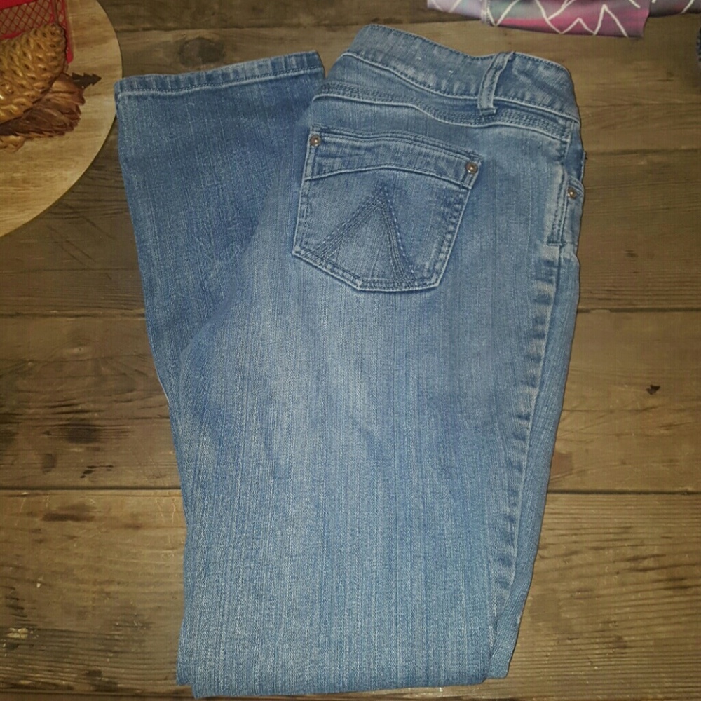 New condition Delia's straight cut jeans