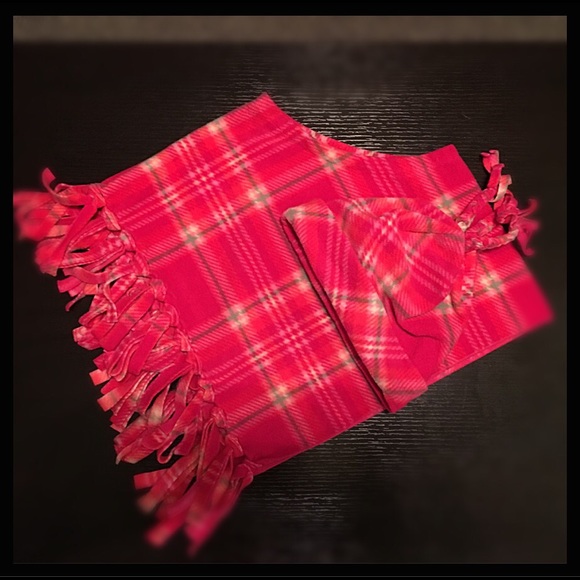 The Children's Place Fleece Poncho & Beanie Set - Picture 4 of 4