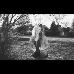 Meet your Posher, Lauren