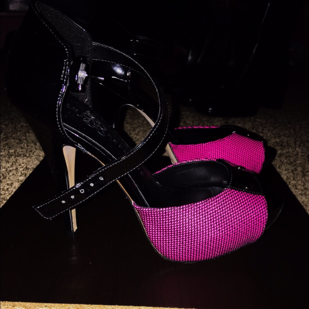 Women high heels. Very pretty. Size: 38(8). New