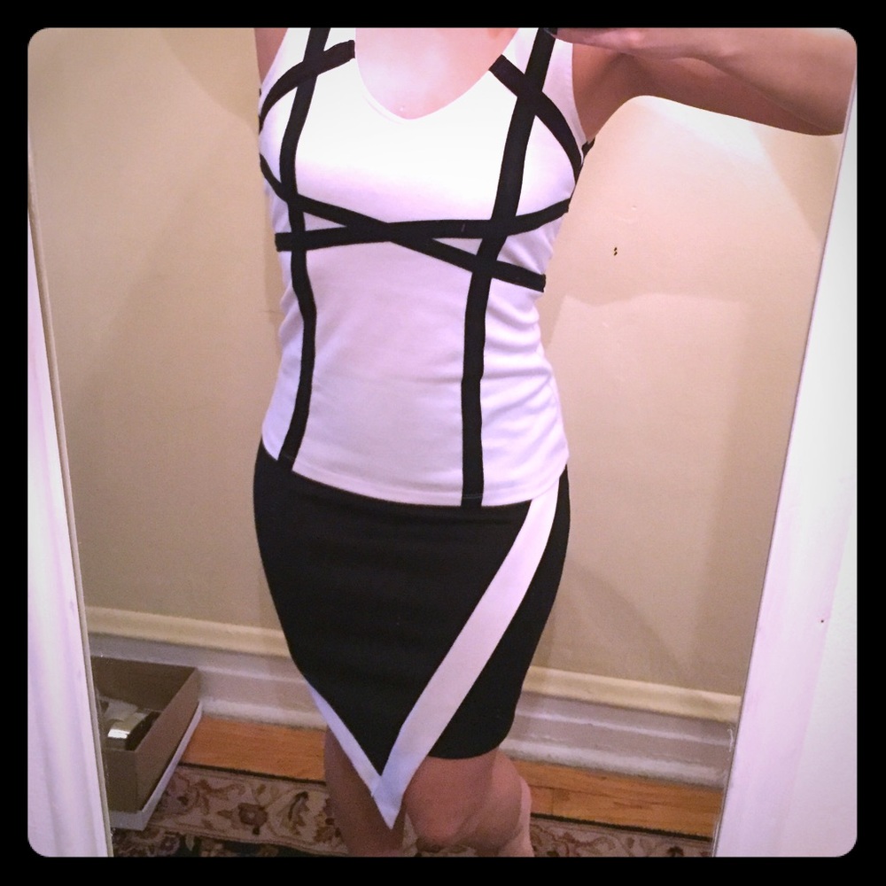 Cute (slimming) white & black tank. S cotton blend