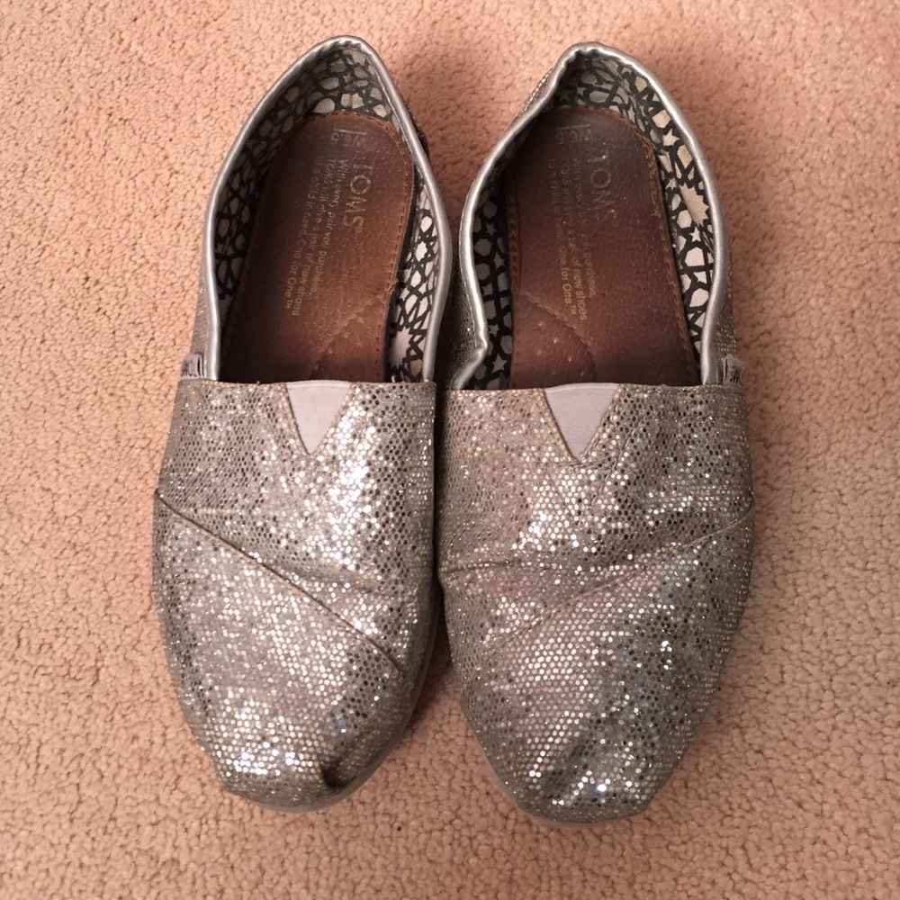 Silver glittery toms