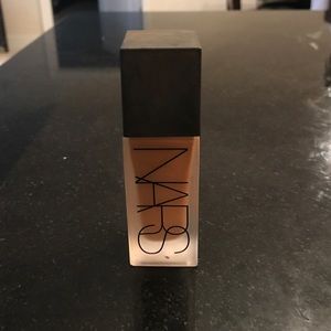 NARS  all day luminous weightless foundation