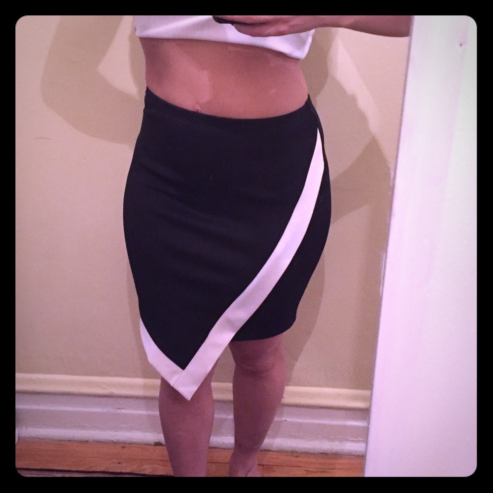 Sexy form fitting angle black & white shirt. Blend