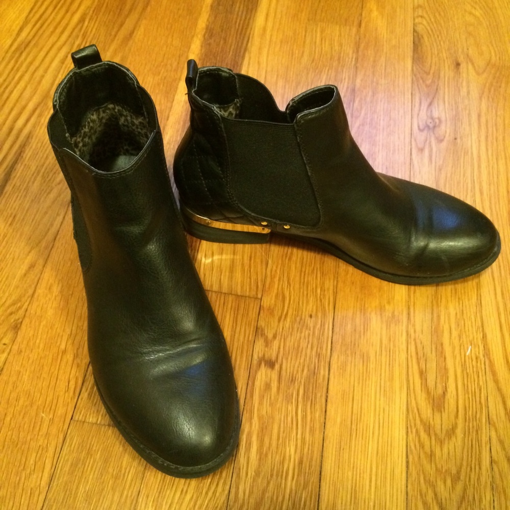 Black Quilted Chelsea Boots Gold