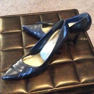 Sz. 11 blue high heels. 4", no flaws.