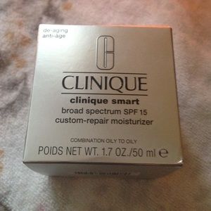 Clinique smart custom-repair moisturizer