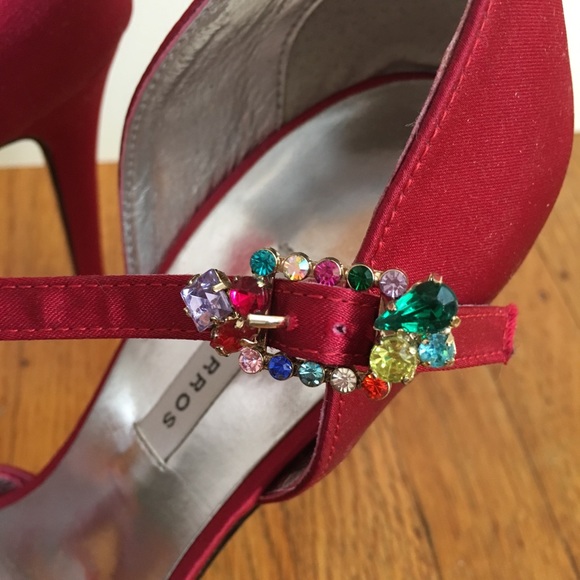 New red Caparros heels - Picture 3 of 8