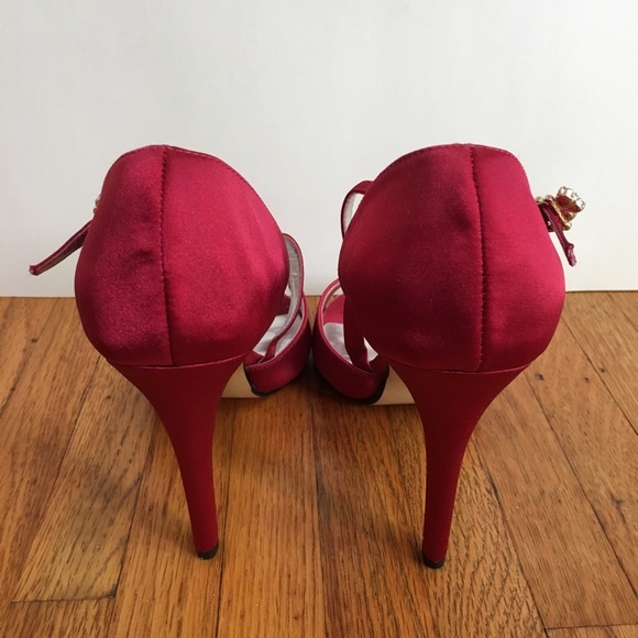 New red Caparros heels - Picture 5 of 8