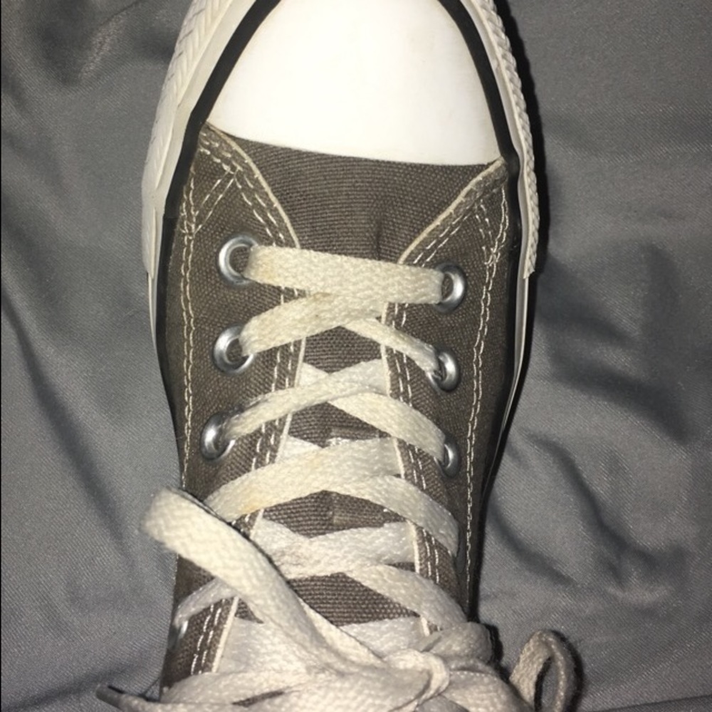 grey converse