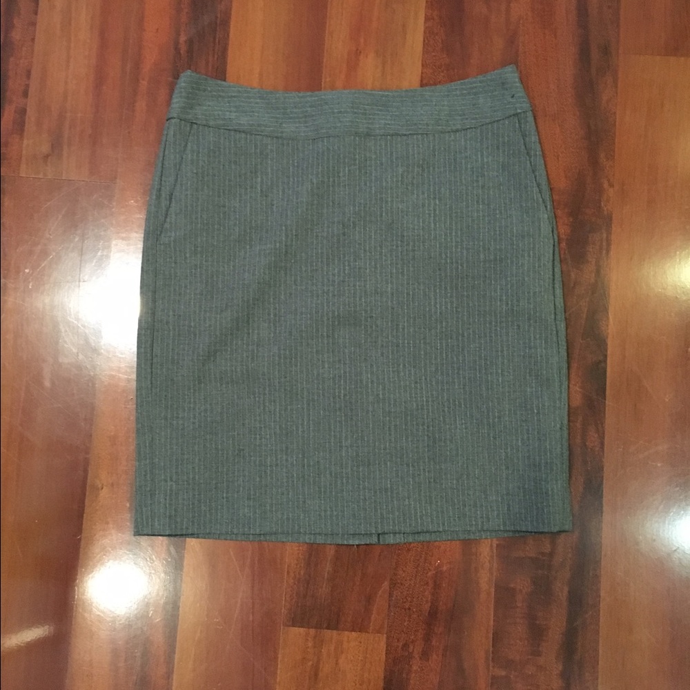 Banana Republic gray skirt with light pinstripes