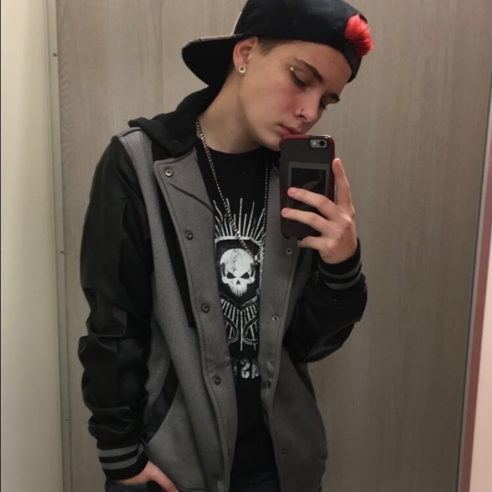 Meet your Posher, Logan