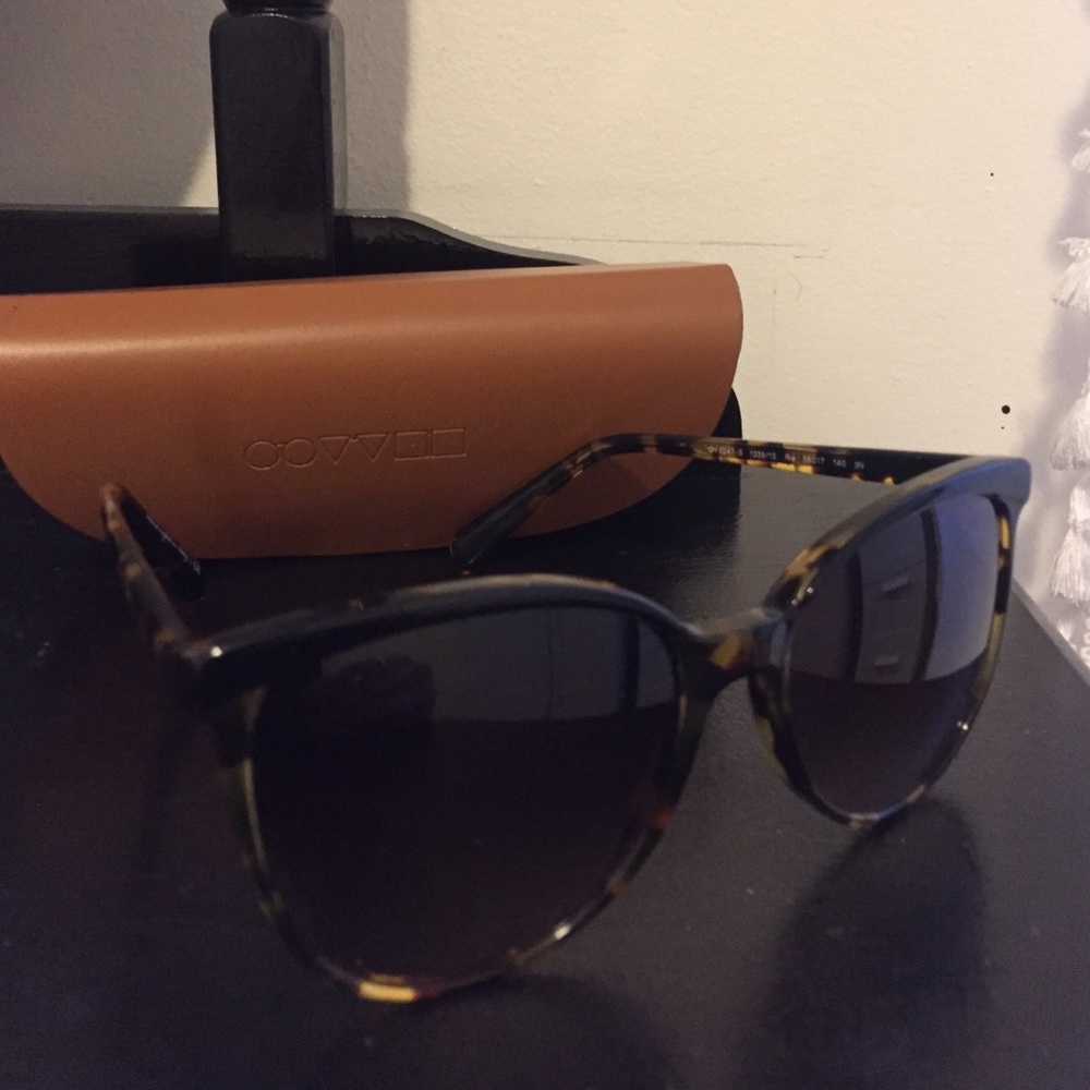 Oliver Peoples tortoise shell sunglasses