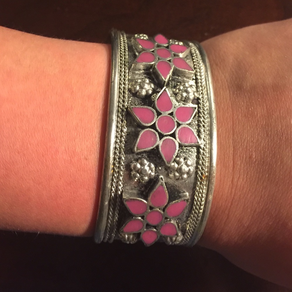 Cuff bracelet with pink flowers