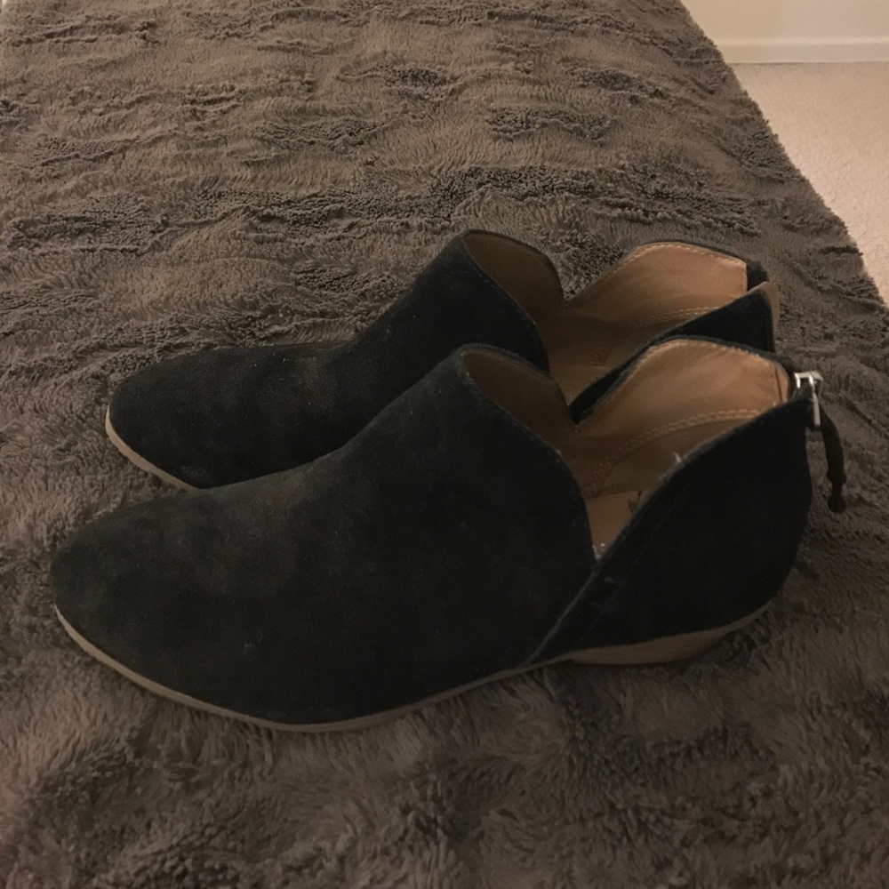 Kenneth Cole black suede booties