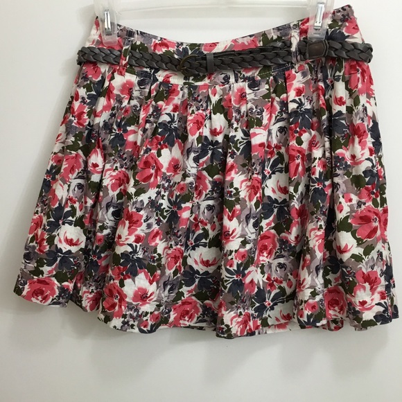 Forever 21 Dresses & Skirts - 💚BOGO 1/2 OFF💚Forever 21 Short Skirt