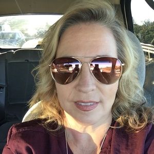 Meet your Posher, Debbie