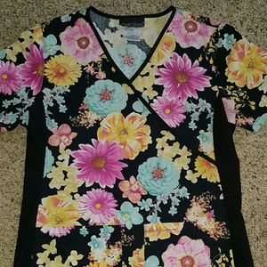 Scrub top floral Cherokee
