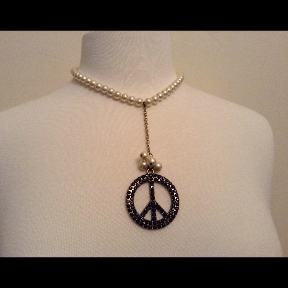 ELEGANCE & PEACE pearl necklaces